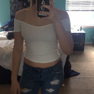 ABERCROMBIE & FITCH off the shoulder crop